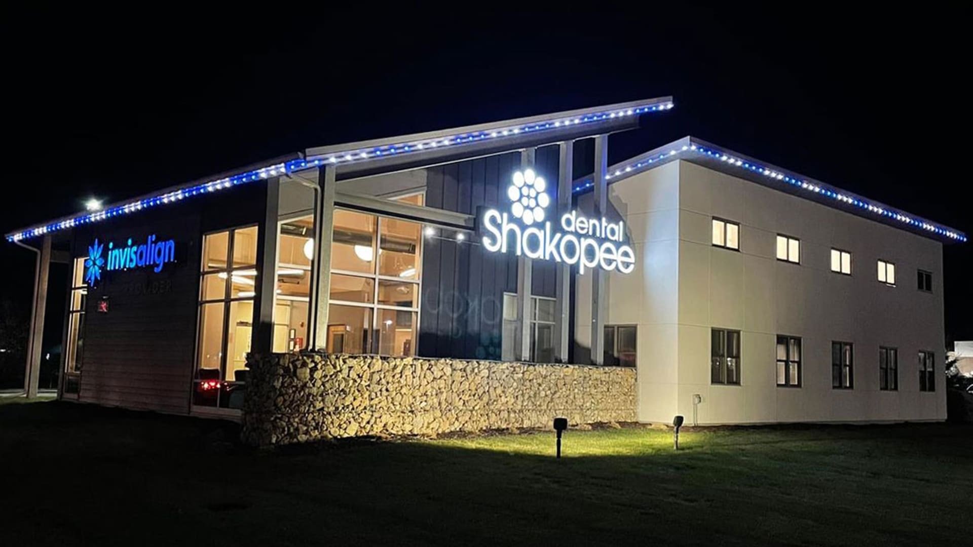 Permanent exterior architectural lighting on a commercial building